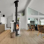 Annlisa - 1km From The Sea By Interhome
